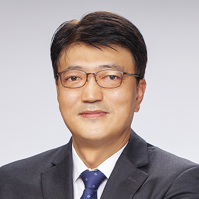 Daniel Choi is the Chief Executive Officer of Essex Furukawa Magnet Wire, a role he was named to in March 2022. Prior to his position with the company, Choi served as the Regional President, North and South Americas for LS Cable & System, where he managed product sales and strategy as well as the power cable operations of the company. Choi has spent time working with either Superior Essex or its parent company, LS Cable & System since 1999 when he began his career as a Manager, Electronic Component Development Group at the R&D Center. Choi received his B.S. in Material Science and Engineering at Pohang University of Science and Technology. He furthered his education with a Masters in Material Science and Engineering as well as a Ph.D in Material Science and Engineering from Seoul (Korea) National University. He then obtained an MBA from Helsinki School of Economics.
